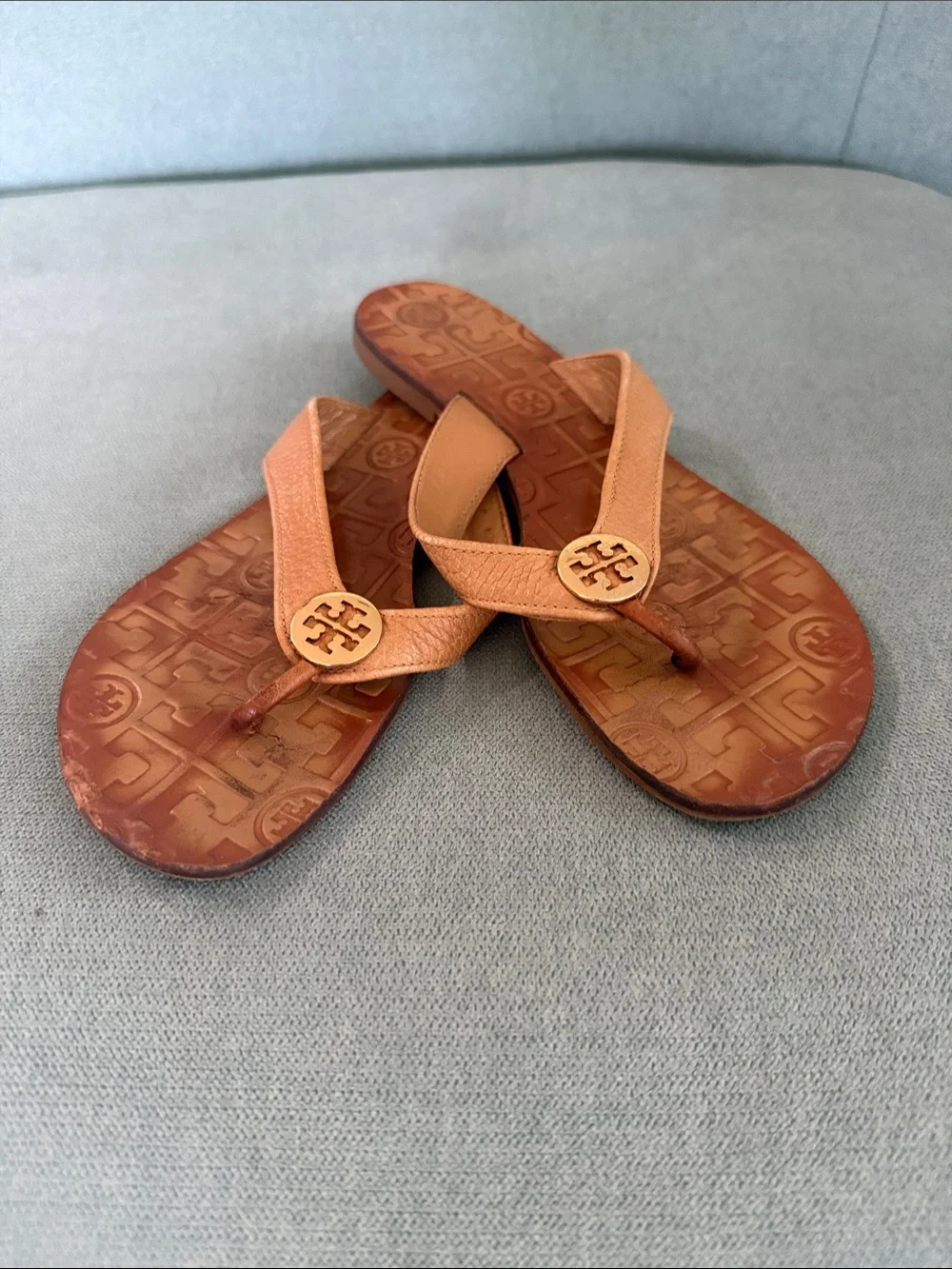 Tory Burch Leather Logo Flip Flops - Cognac/Tan
